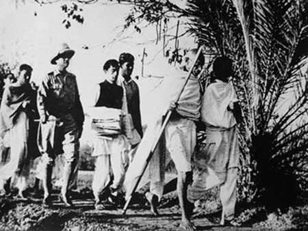 Gandhiji going through a village during his Noakhali Peace Mission.jpg